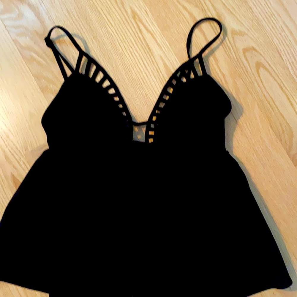 Super cute black top never worn